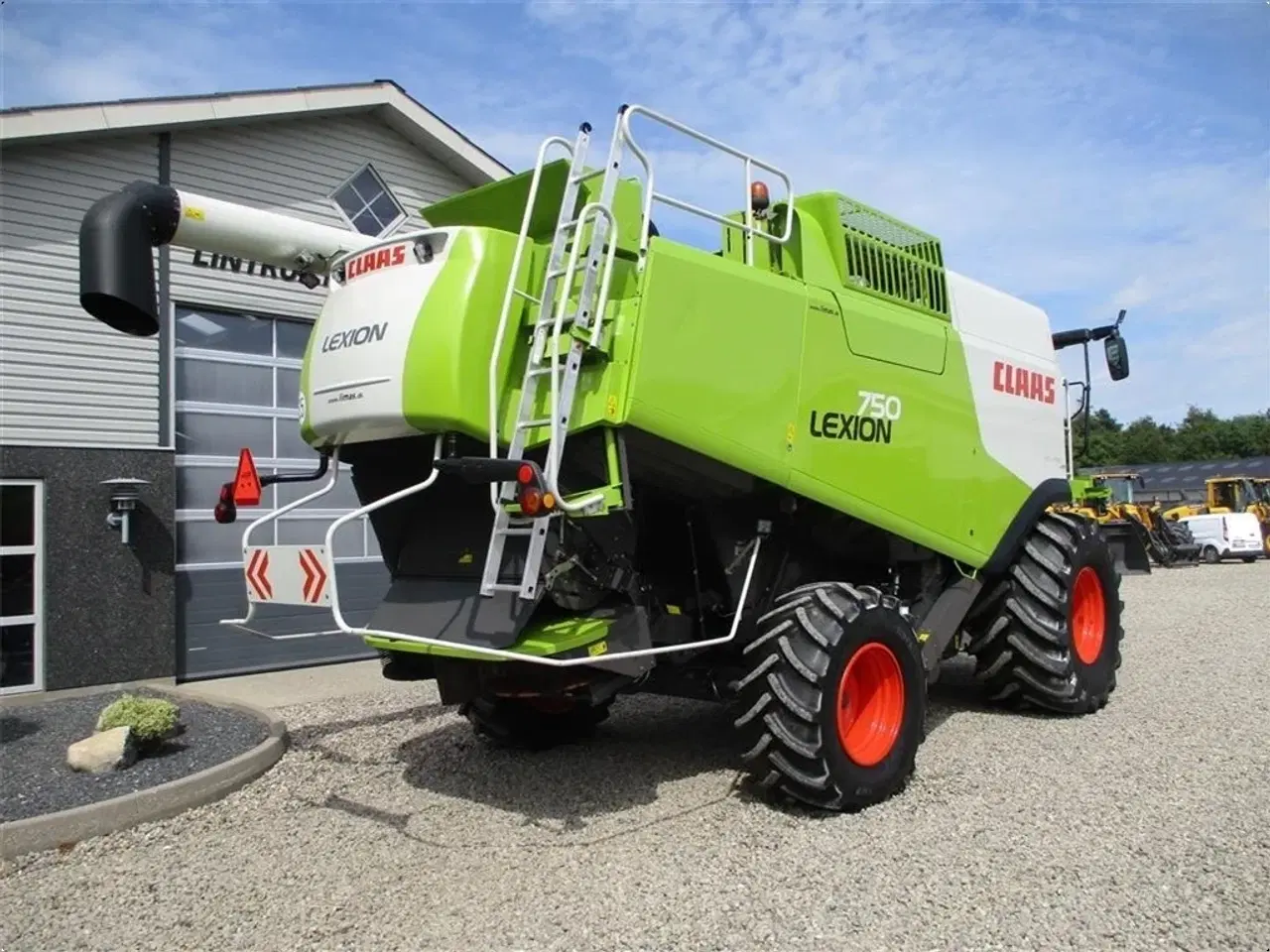 Billede 16 - CLAAS LEXION 750 Gårdmaskine med V900 skærebord.