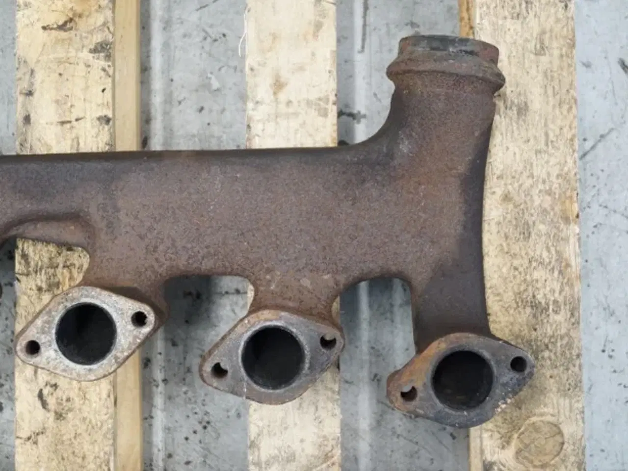 Billede 8 - John Deere 3040 Udstødningsmanifold R80982