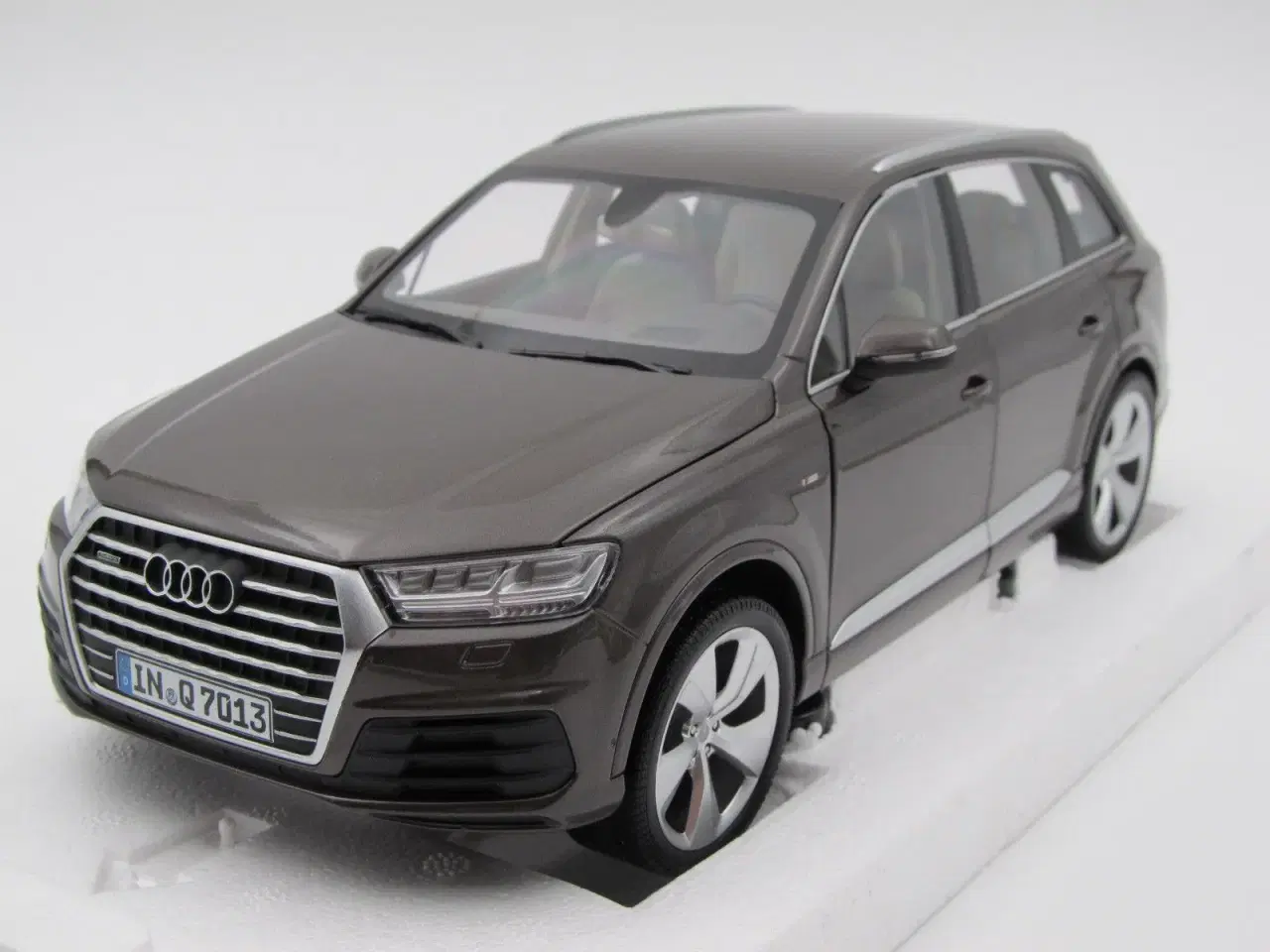 Billede 1 - 2015 Audi Q7 1:18 - MINICHAMPS