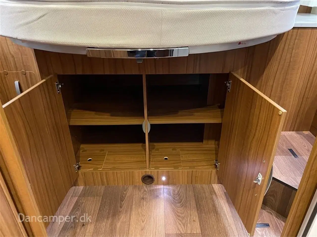 Billede 27 - 2020 - Hymer Tramp CL 698   MESSEPRIS! Fiat Hymer T 698 CL QB, interiør med look af kirsebærtræ, flot, 150 Hk og automatgear. Kun kørt 9.700 km