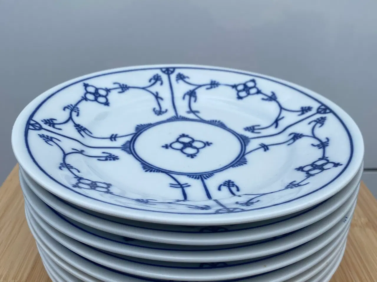 Billede 1 - Tysk musselmalet  frokost tallerkener ø19 cm