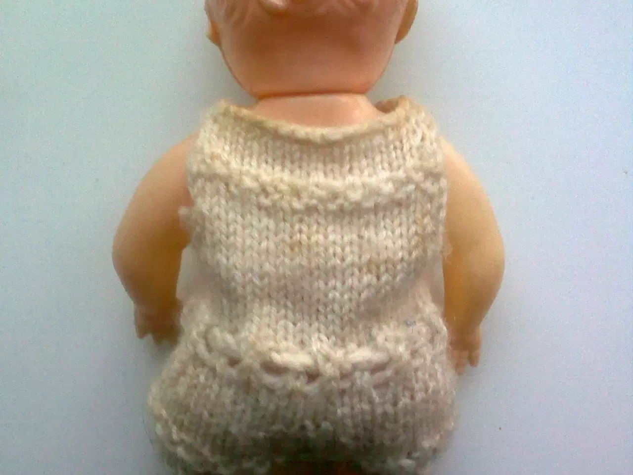 Billede 3 - Baby kigger i bund af gryde... X = Lys forude