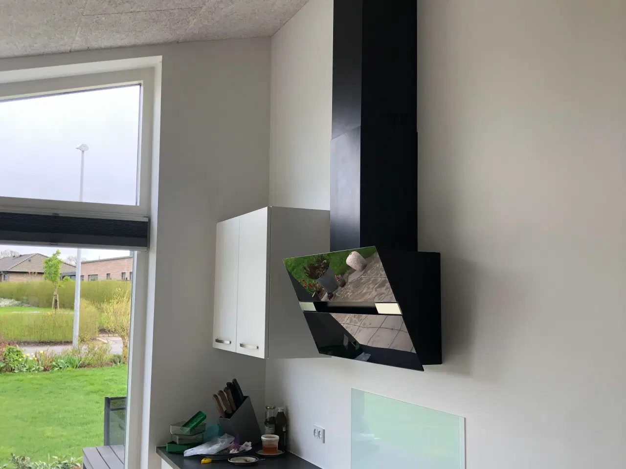 Billede 2 - Væghængt skrå emhætte