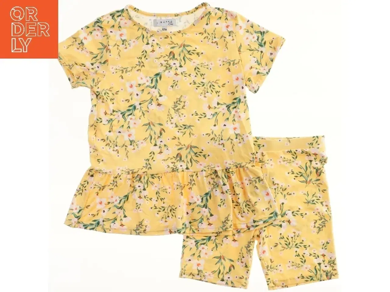 Billede 2 - Børnesæt med blomstermønster fra LIBERTÉ Ami (str. 122)