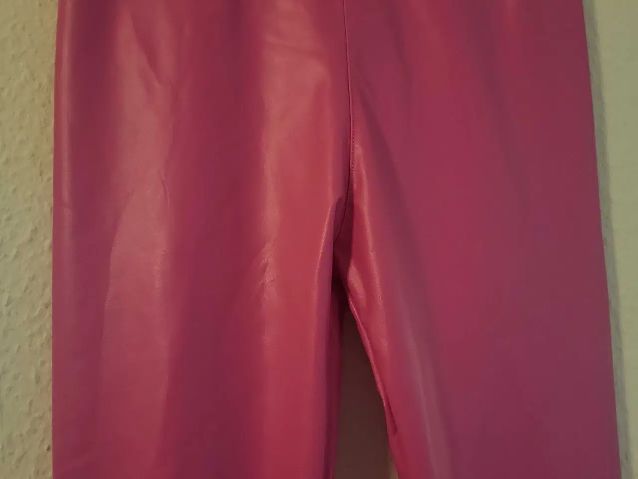 Billede 10 - Sorte & Lyserøde Latex Leggins