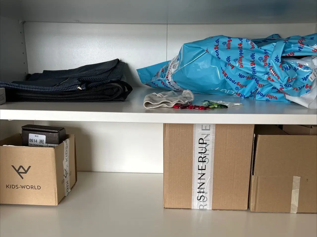 Billede 1 - Pax garderobeskab med skydelåger