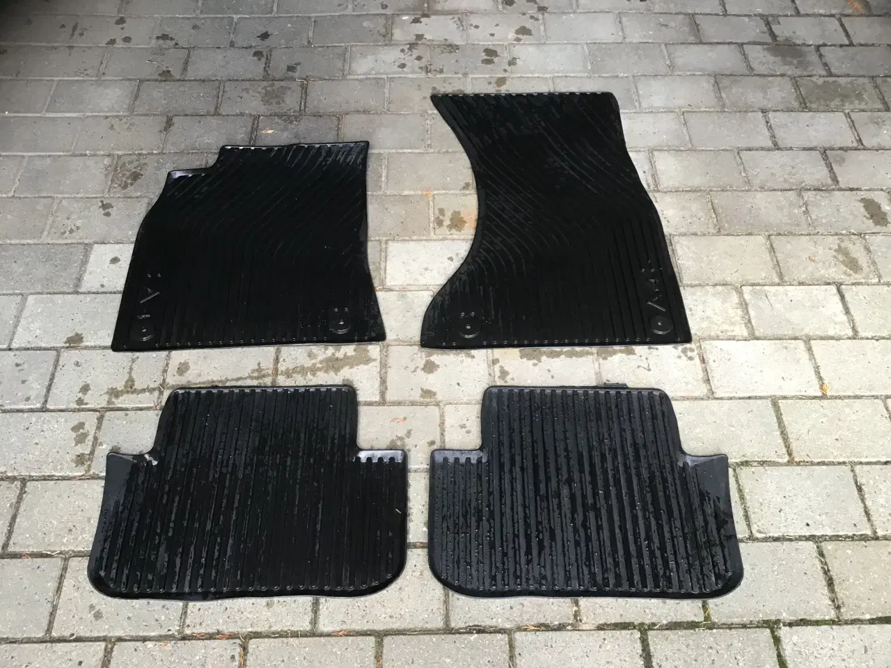 Billede 1 - 8 måtter til AUDI A4 - 4 gummi og 4 tekstil