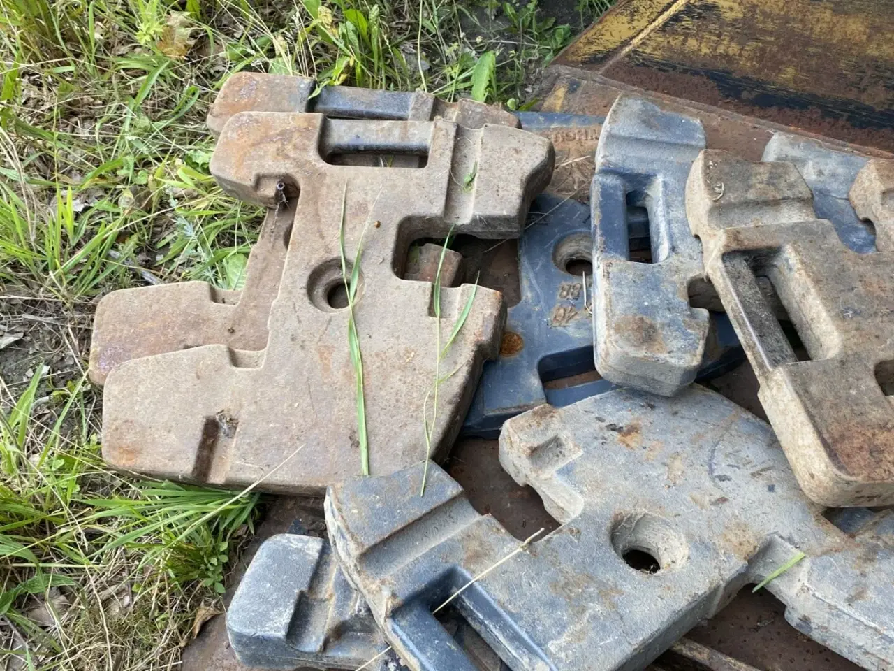 Billede 3 - New Holland frontvægte