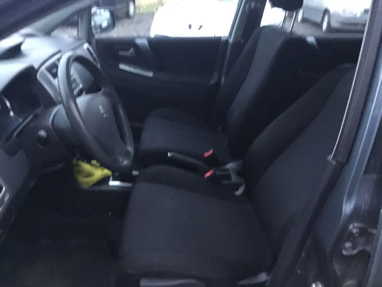 Billede 8 - Suzuki Liana 1,6 nysynet 12/25 træk helårsdæk airc