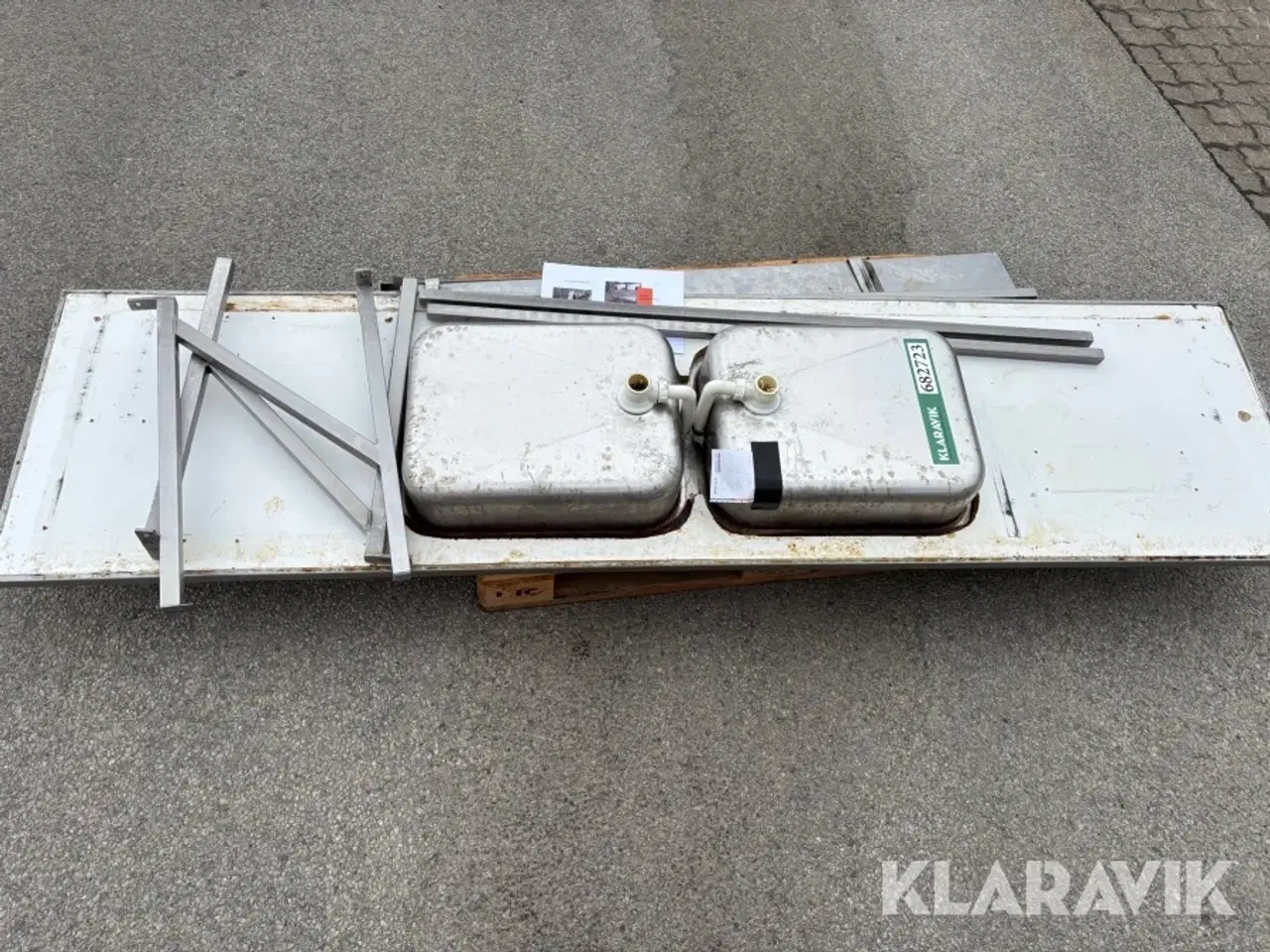 Billede 11 - Køkken bordplade + opvaskemaskine bord