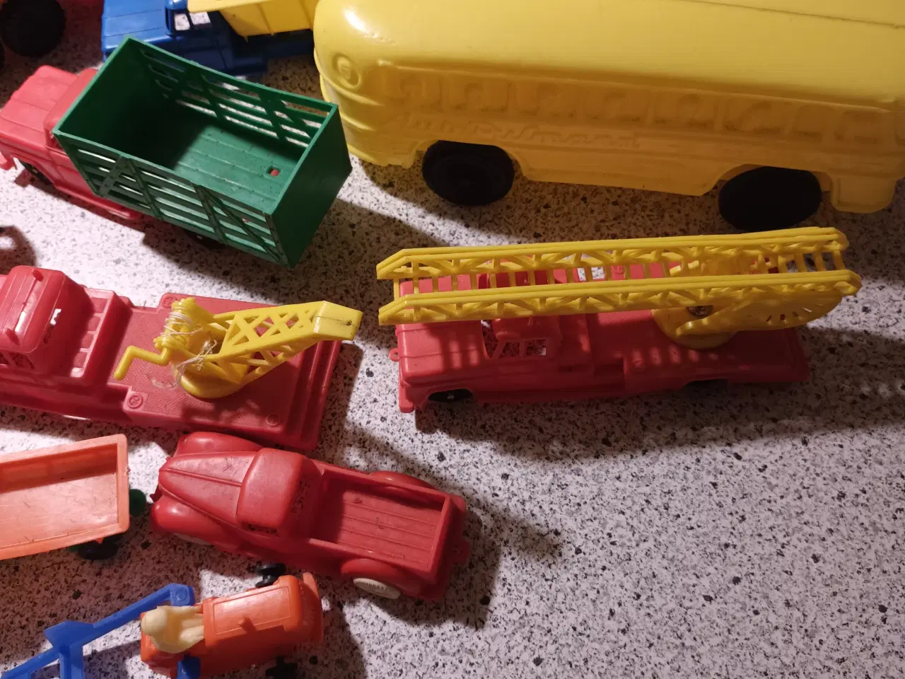 Billede 2 - Legetøjsbiler i plastik