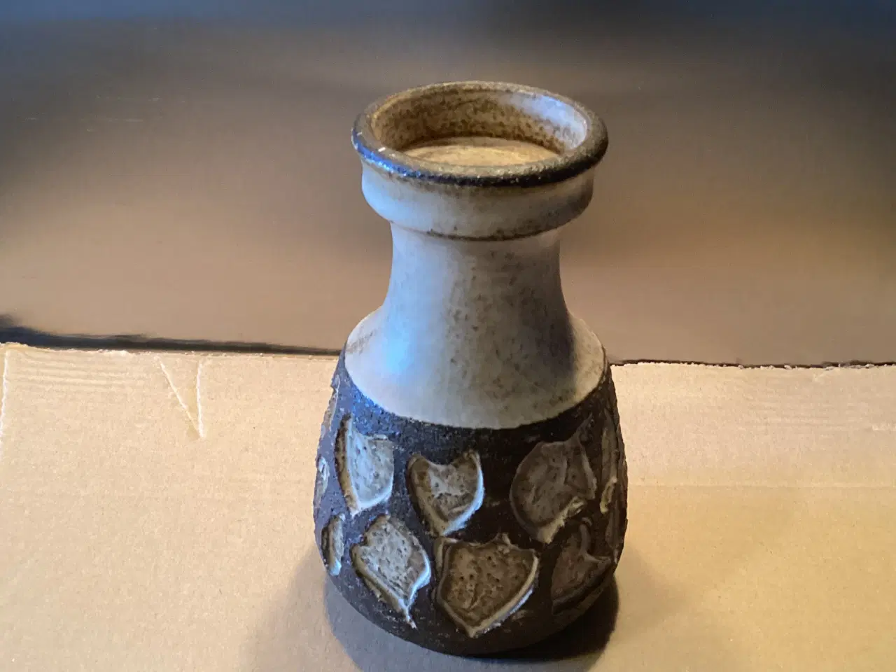 Billede 2 - Løvemose nr 253, rustik vase