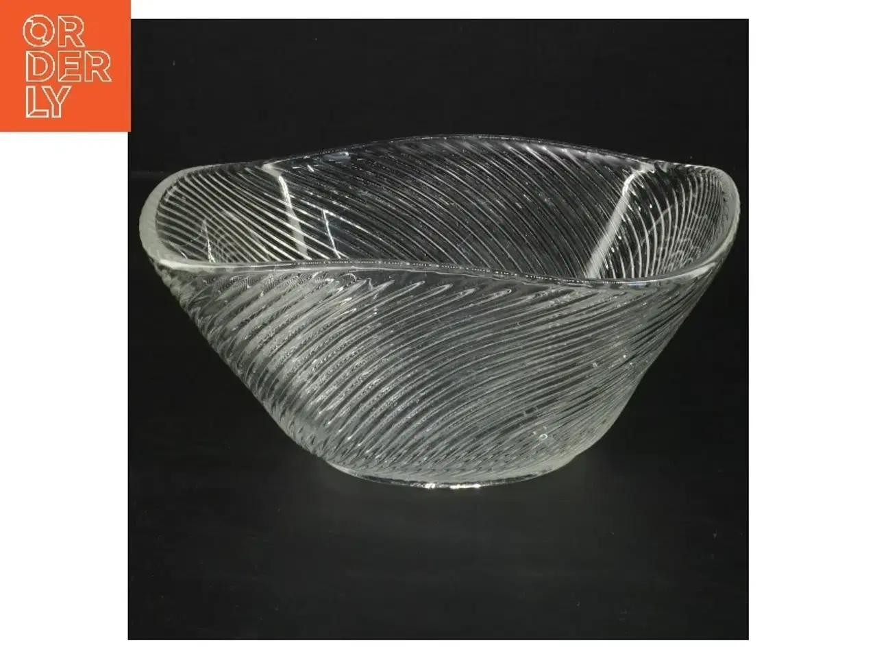 Billede 1 - Glasfad med mønster (str. 17 cm)
