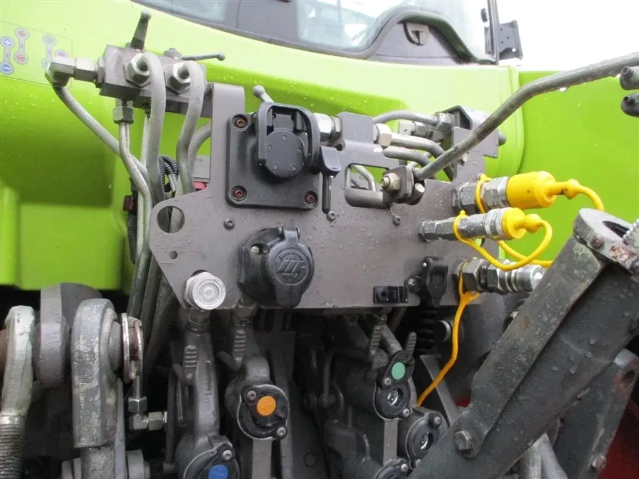 Billede 6 - CLAAS ARION 550 C-matic med frontlift, affjedret foraksel og affjedret kabine.