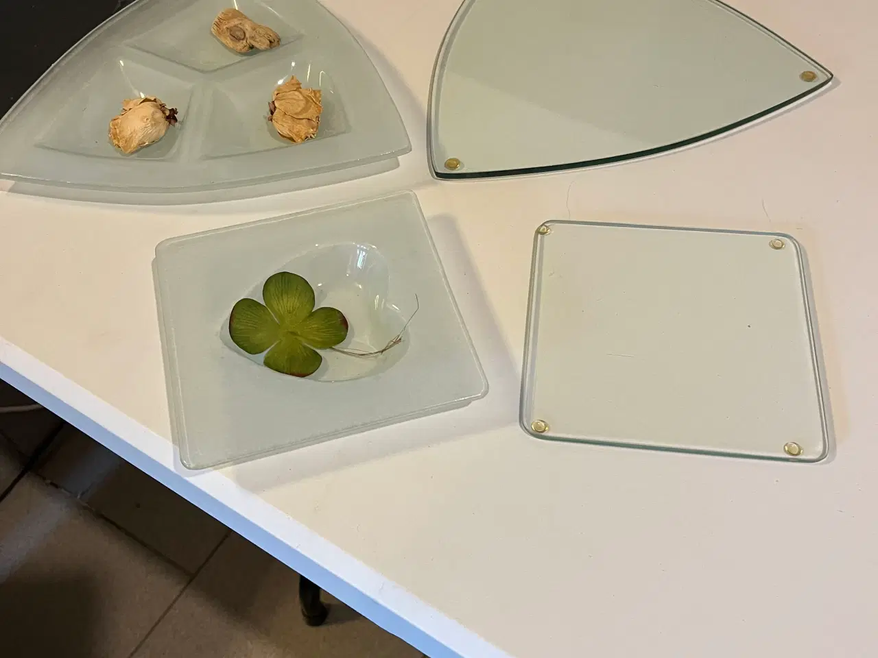 Billede 1 - Fint til og pynte på og derned i 