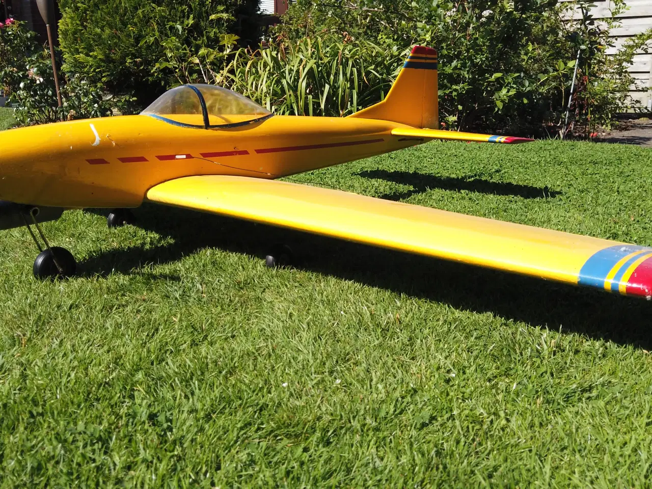 Billede 1 - Radiostyret modelfly med fjernstyring
