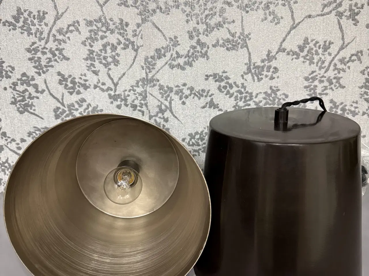 Billede 1 - 2 stk. Tine K Home pendler – Sort metal