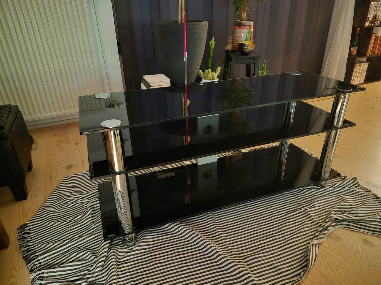 Billede 2 - Tv bord i brudsikkert glas