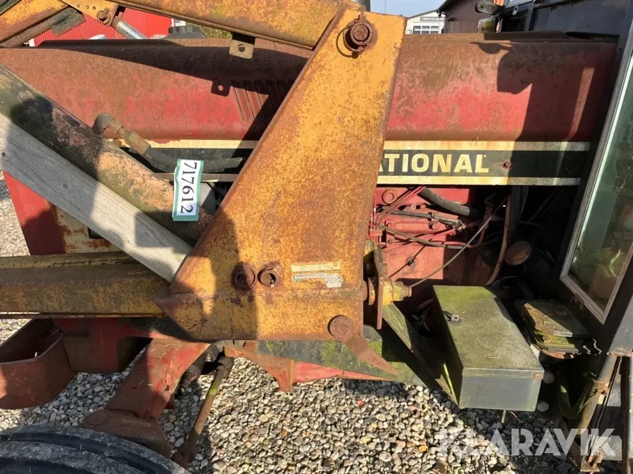 Billede 11 - Traktor International 684 med frontlæsser