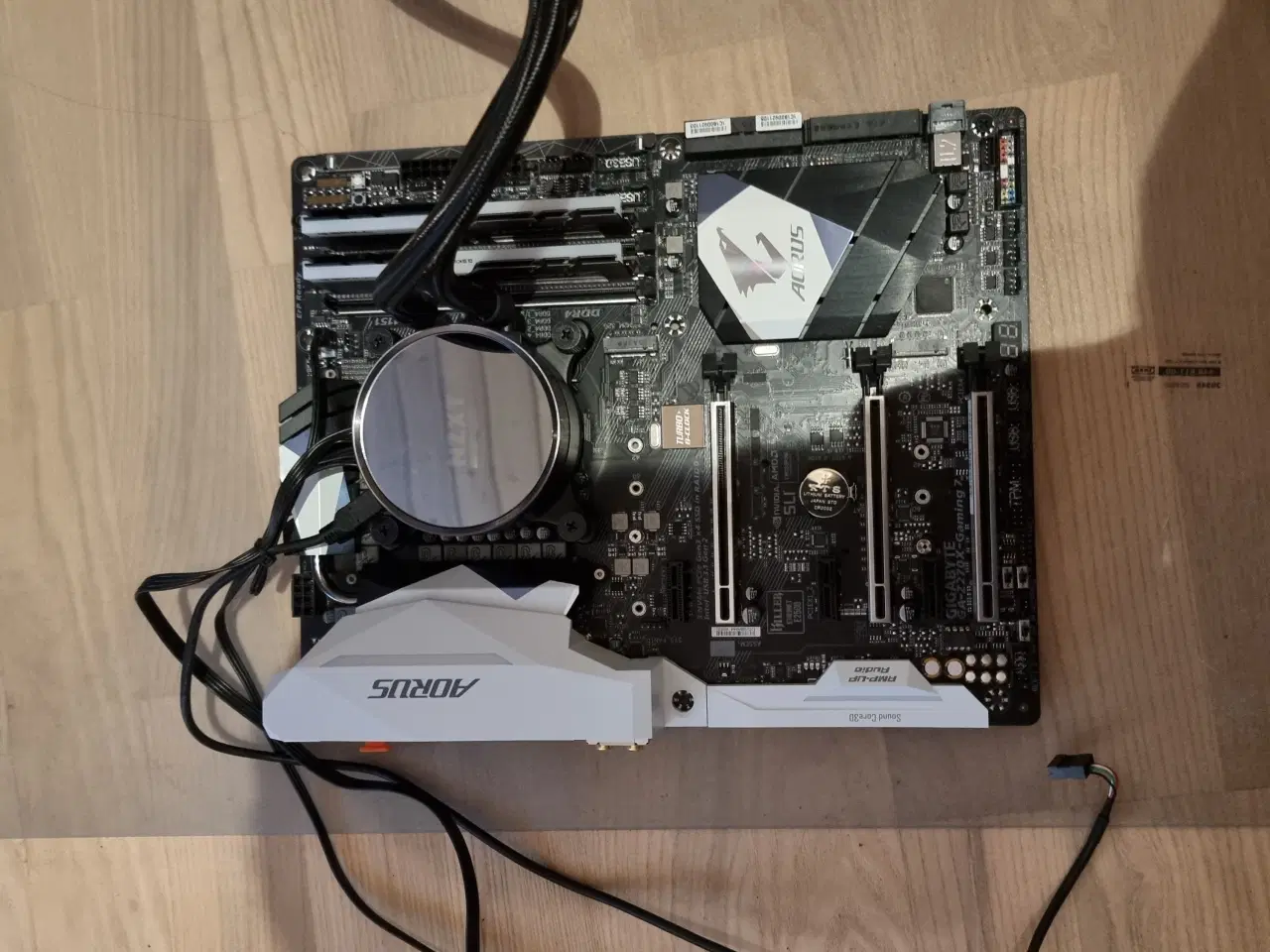 Billede 3 - Bundkort GA-Z270x-Gaming 7, CPU, RAM og Vandkøler.