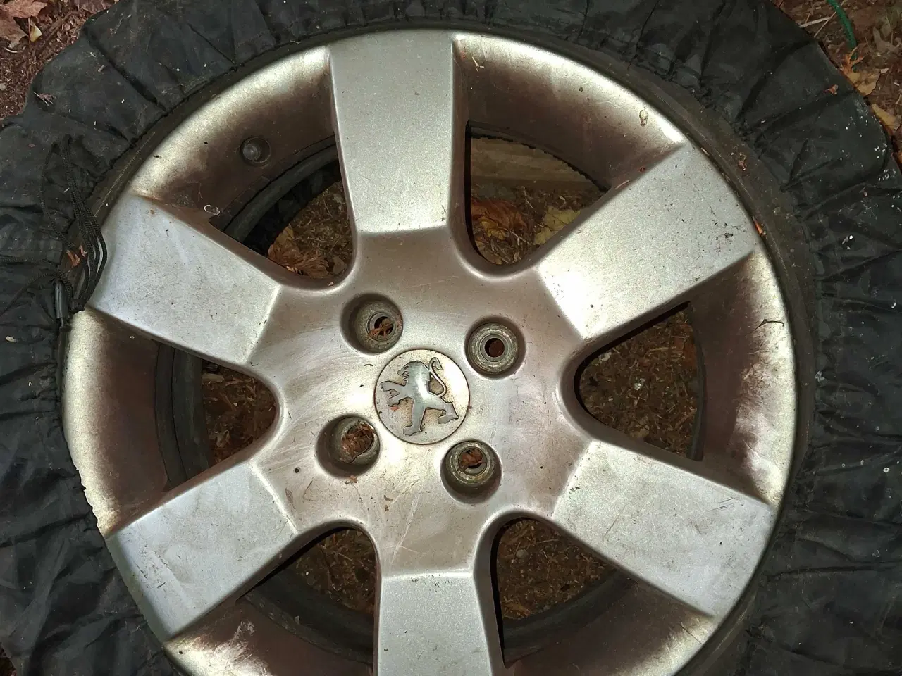 Billede 1 - 4 brugte alufælge med. dæk 