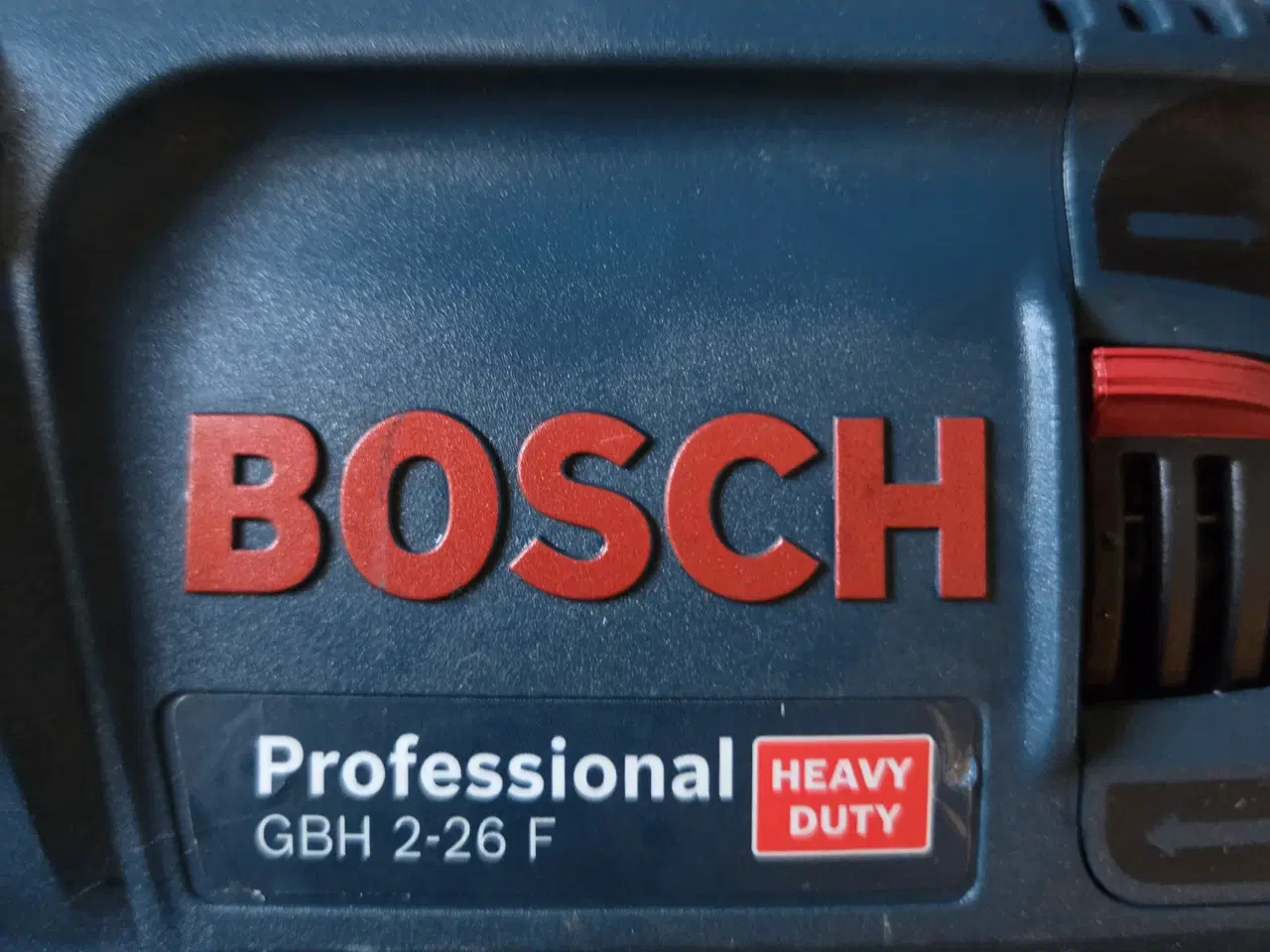 Billede 2 - UDLEJES - Bosch 830W borehammer