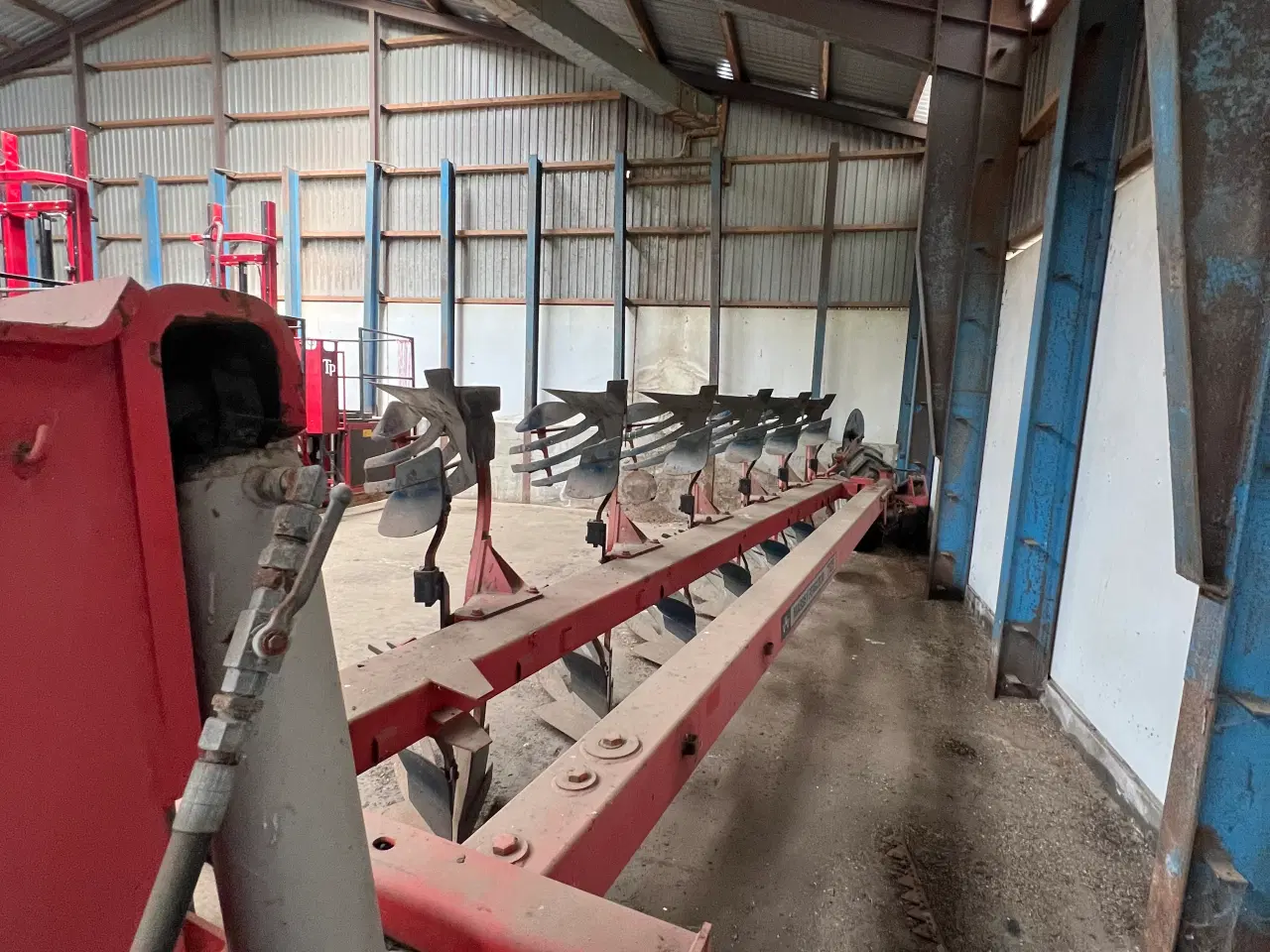 Billede 4 - 7 furet halvbugseret MF plov