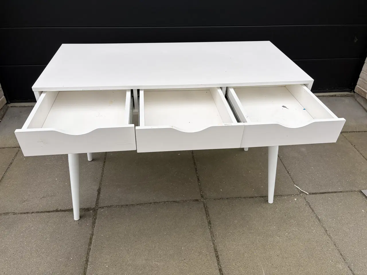Billede 2 - Brugt skrivebord med 3 skuffer - 110 cm