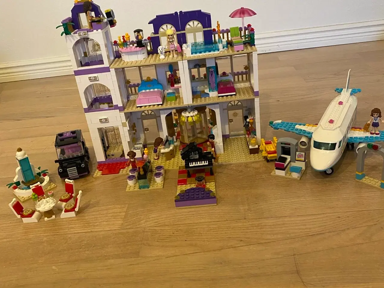 Billede 1 - Lego Friends Heartlake Hotel og Privatfly