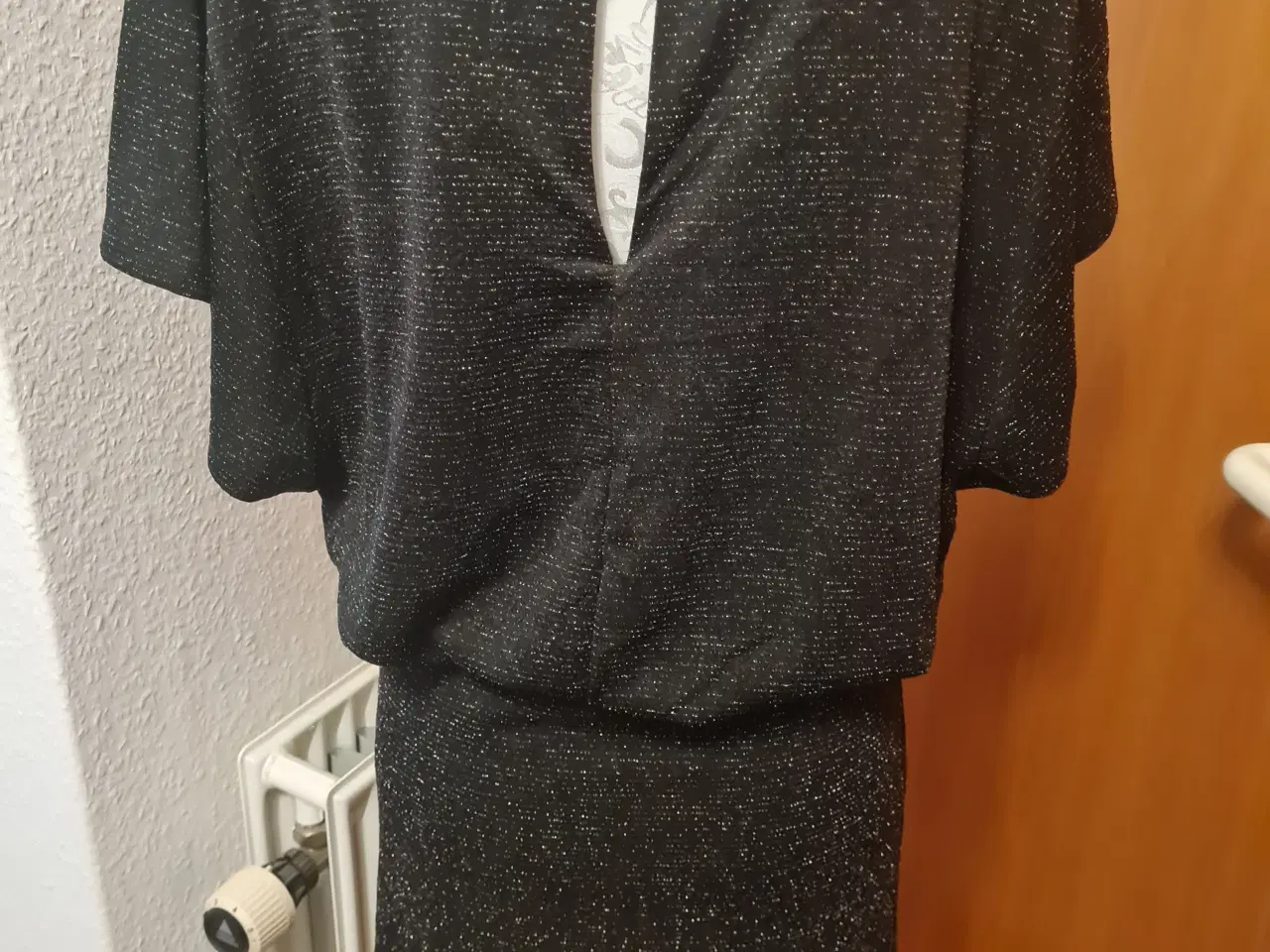 Billede 3 - Ny glimmer kjole str L 40