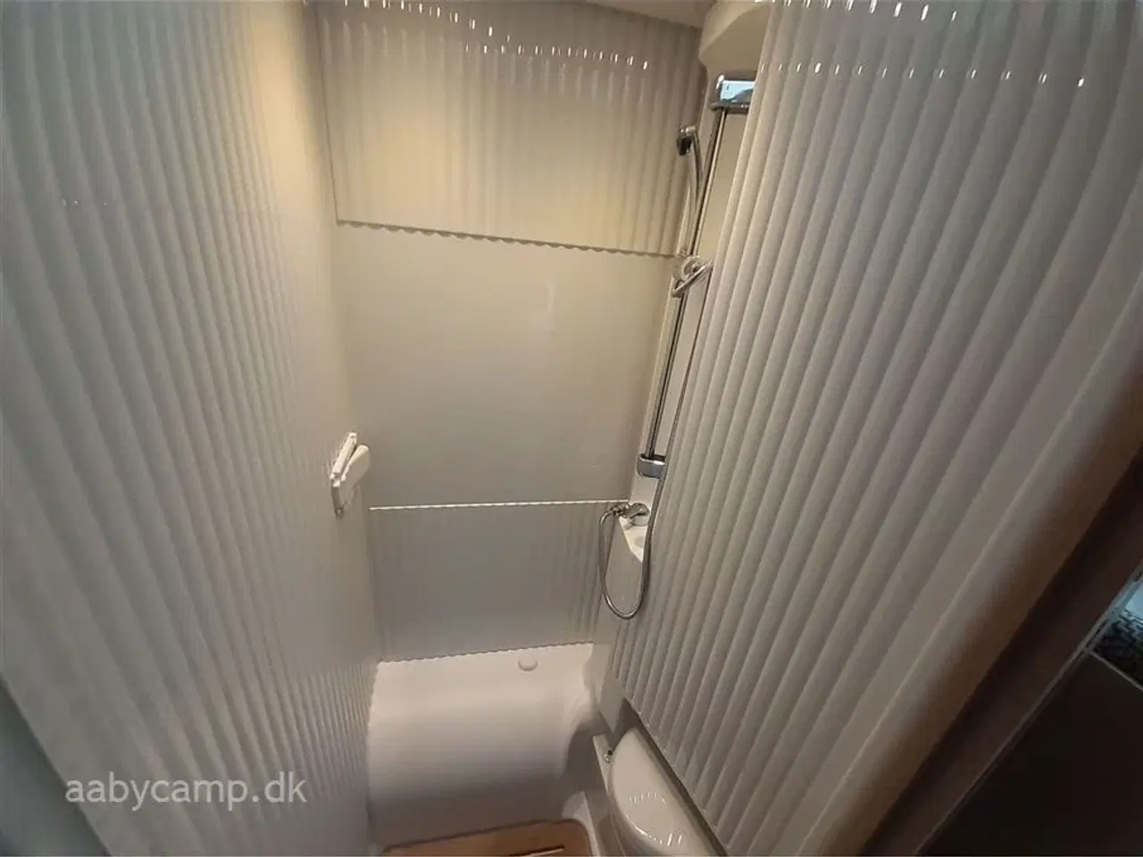 Billede 16 - 2022 - Laika Kosmo Compact 9   Slank og smidig model, perfekt til snoede kystveje. Automatgear.