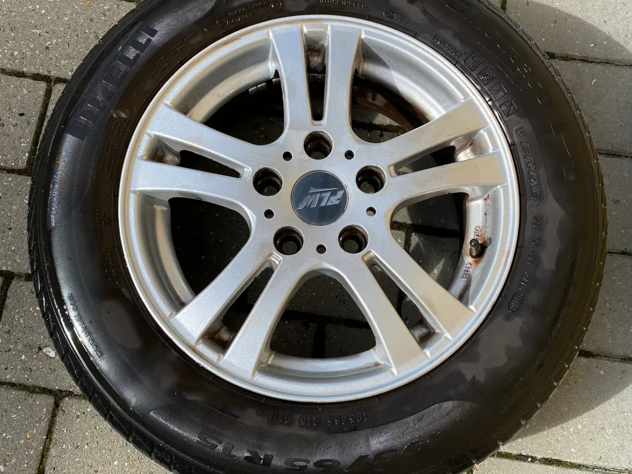 Billede 2 - Alufælge med dæk