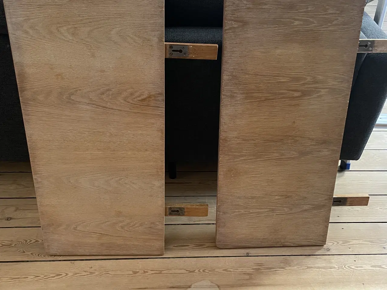 Billede 1 - Spisebord m 6 stole+2 tillægsplader