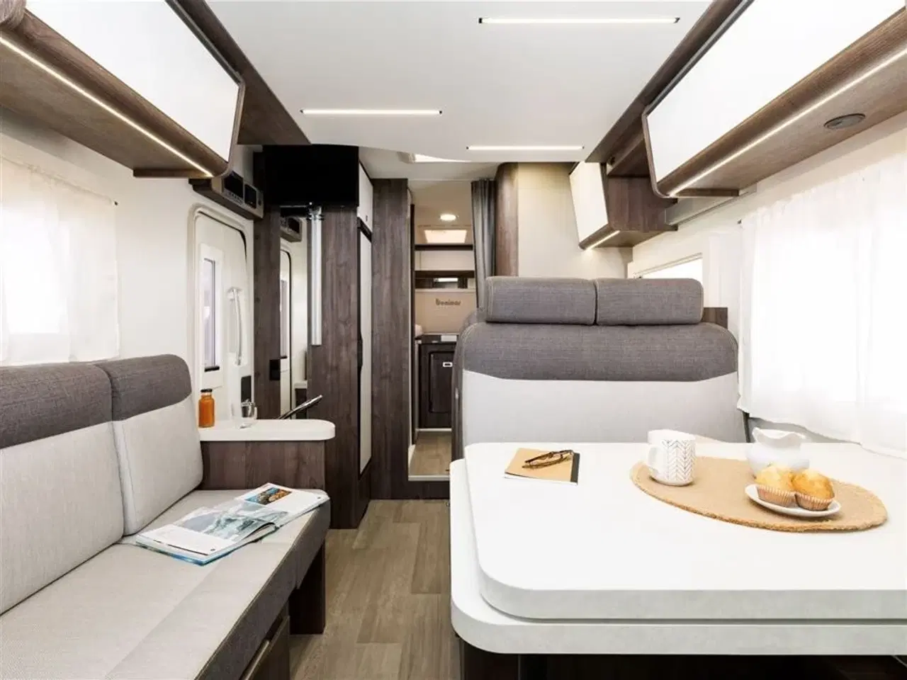 Billede 4 - 2026 - Benimar Tessoro T463   Automat gear - Dieselfyr - 12V kompressor køl - 200W solcelle