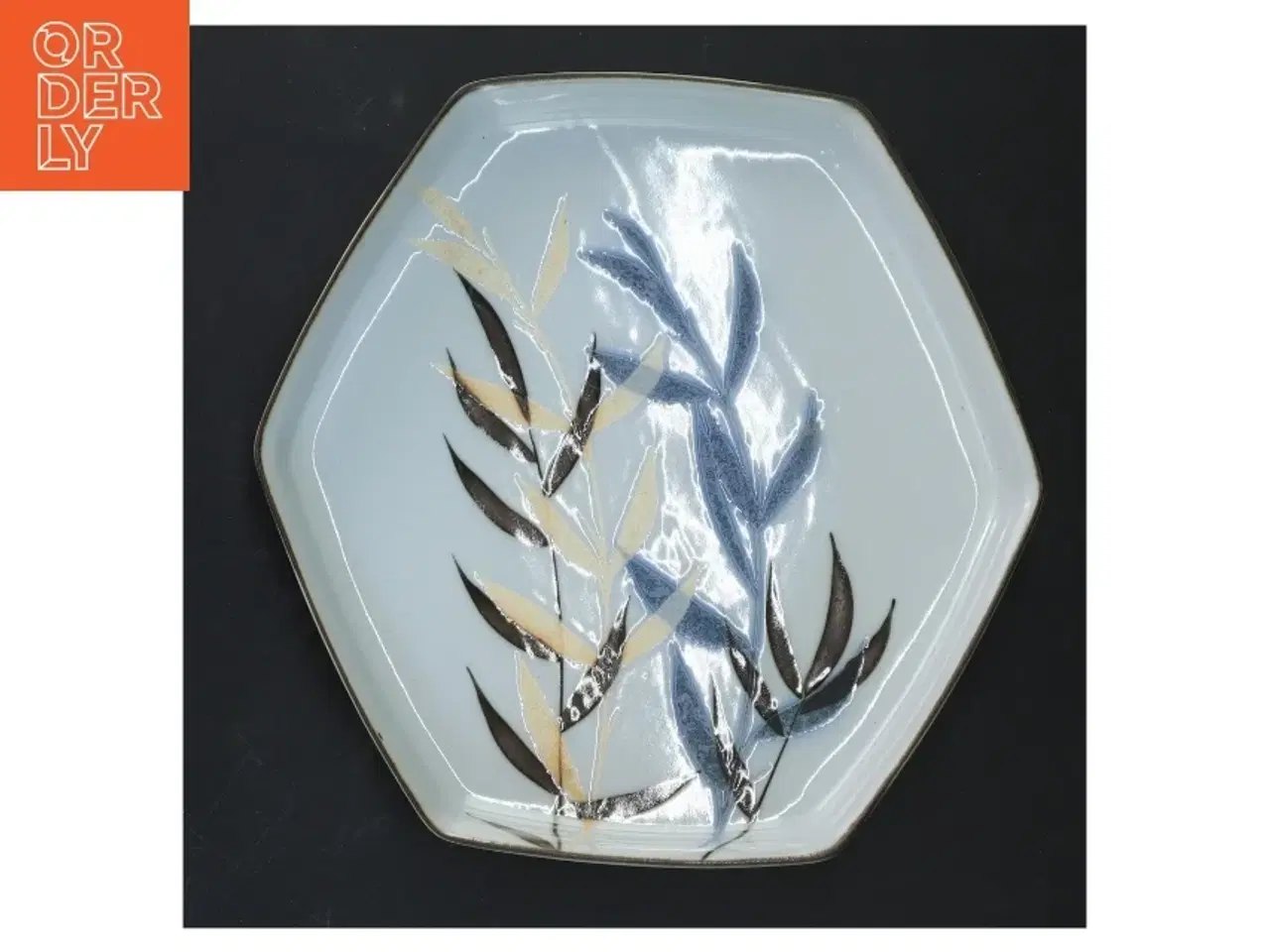 Billede 1 - Porcelænsfad med bladmotiv fra Royal Copenhagen (str. Ø 20 cm)