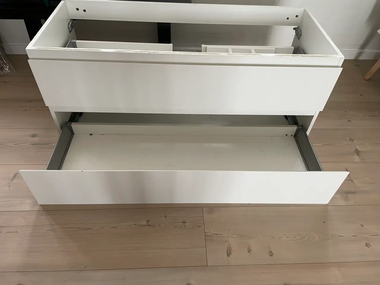 Billede 3 - Skab til badeværelset 