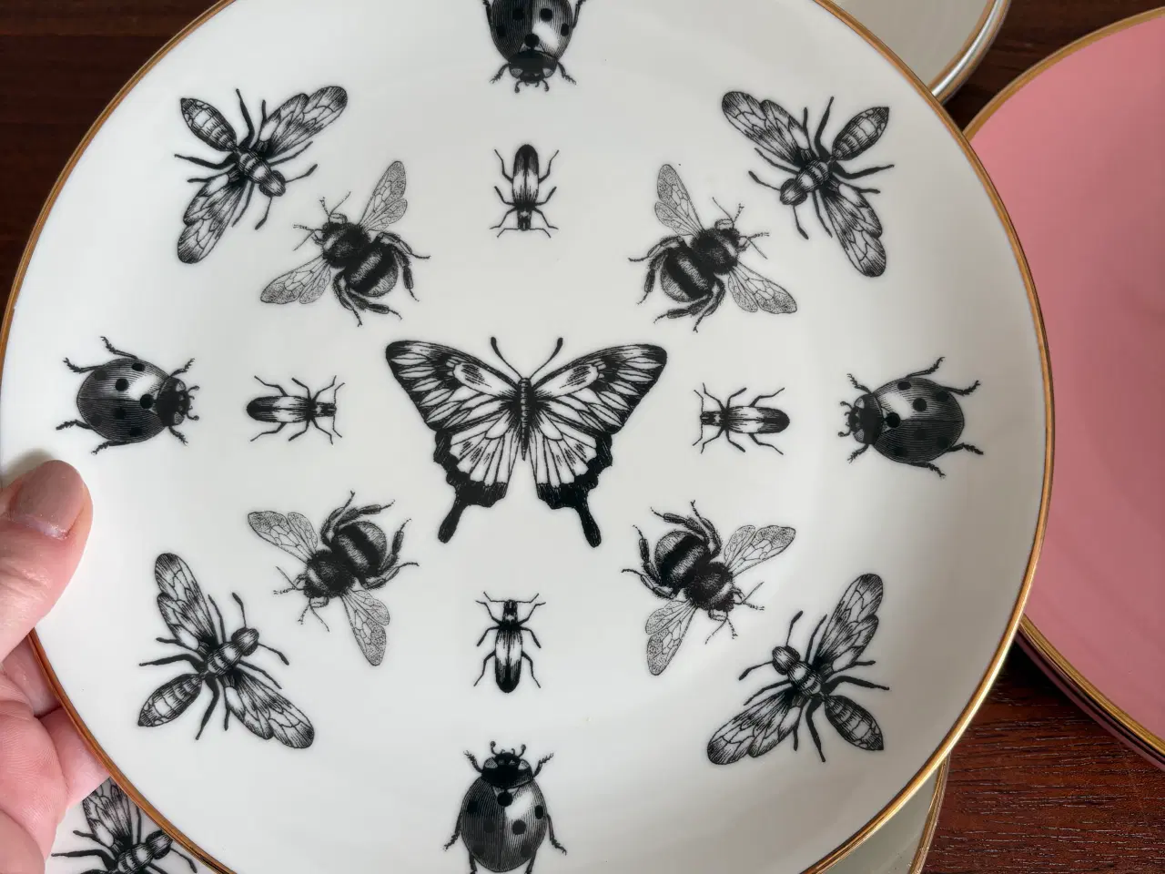 Billede 2 - Tallerkner fra H&M med guldkant