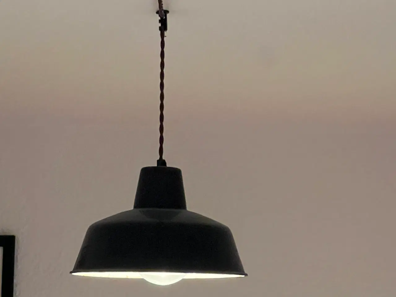 Billede 1 - Retro Sort  værkstedspendel/skomagerlampe