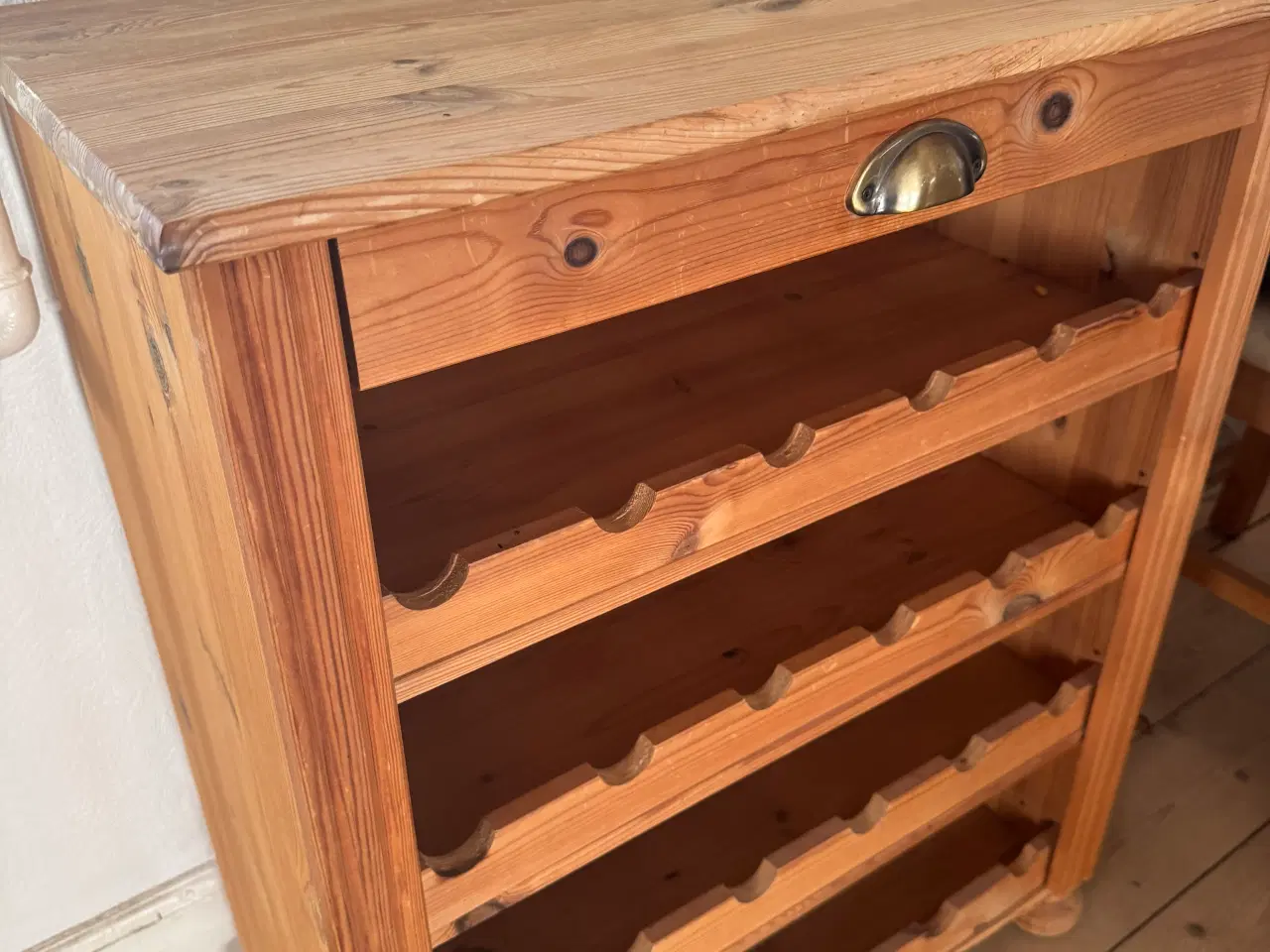 Billede 2 - Vinreol sælges 