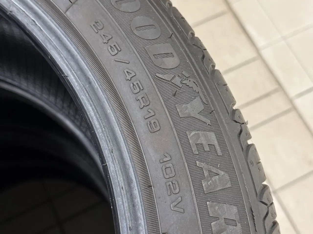 Billede 3 - Goodyear 245/45-19 sommer 