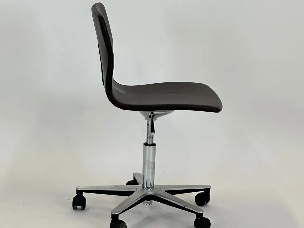 Billede 6 - Butterfly swivel fra Magnus Olesen (Brun kunstlæder)