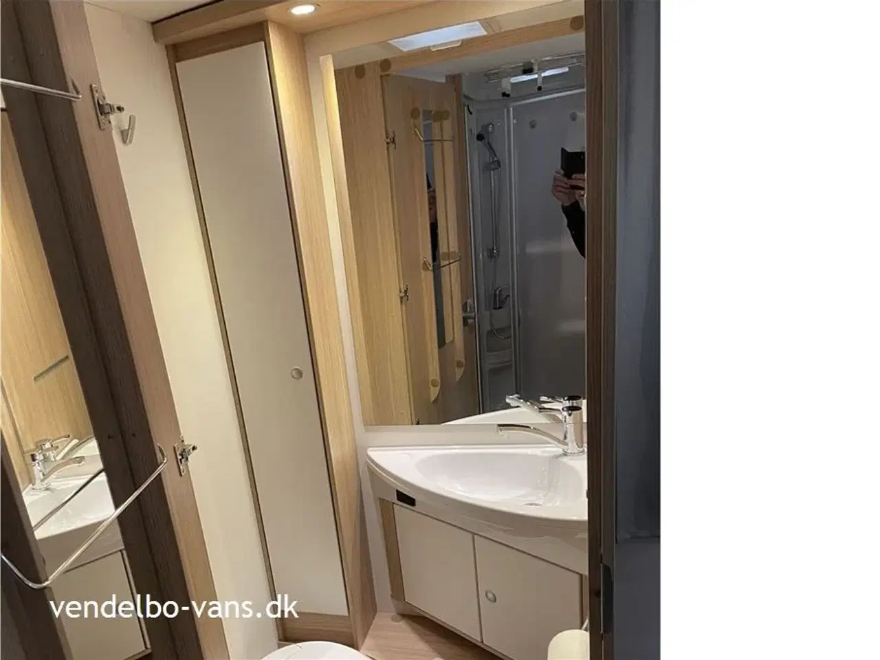 Billede 21 - 0 - SunLight I 69 L Aut.   Bemærk det lave km tal - 160 HK - 9 trins automatgear