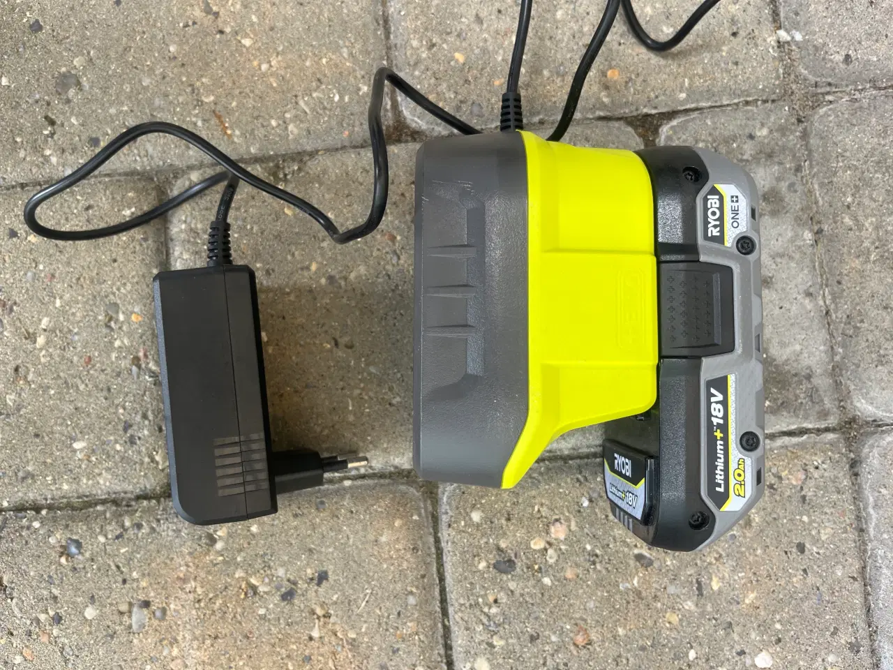 Billede 4 - Ryobi fliserenser m. 2 batterier og oplader