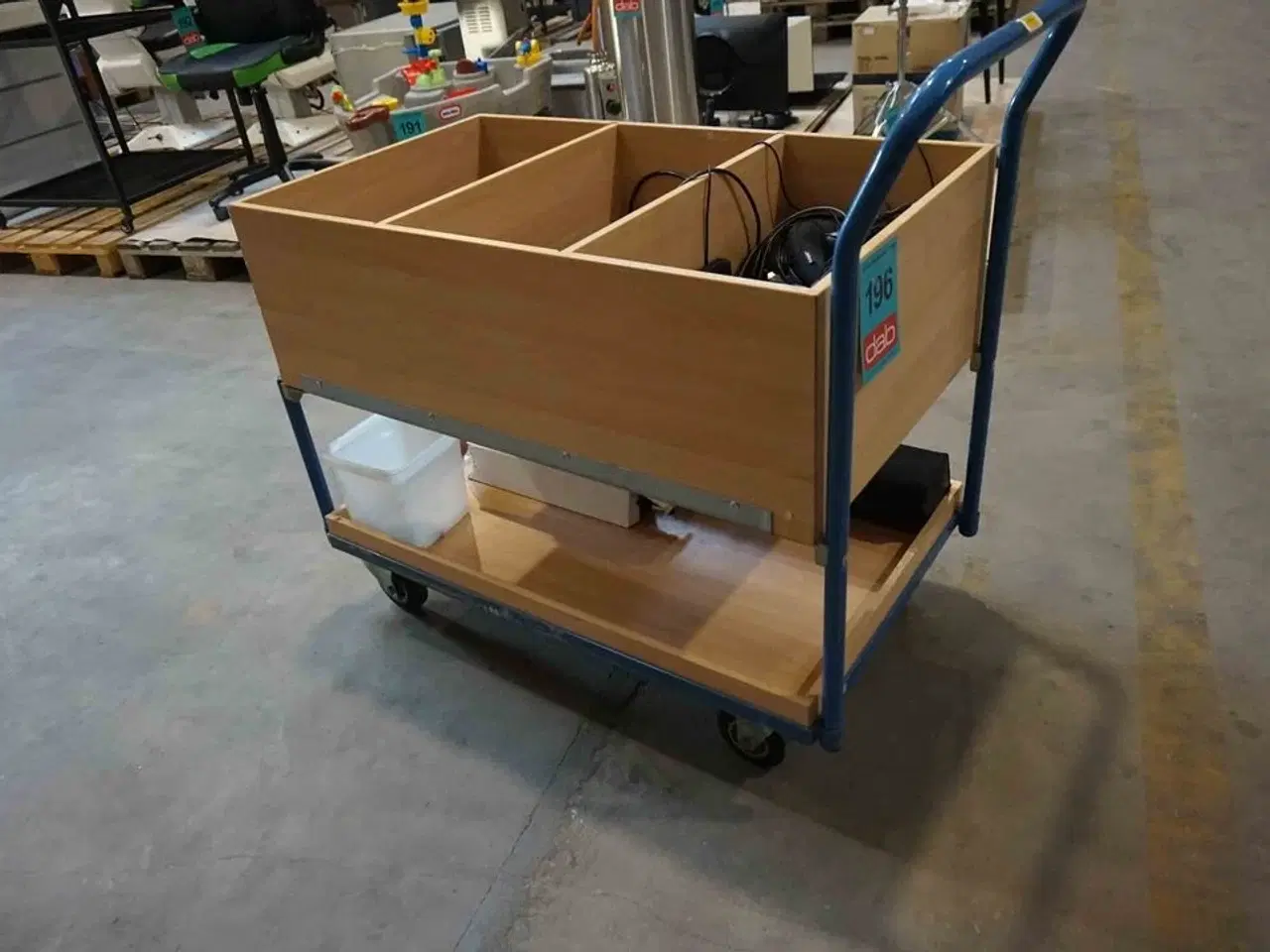 Billede 2 - Kraftig rullevogn med kontorelektronik (MOMSFRI)