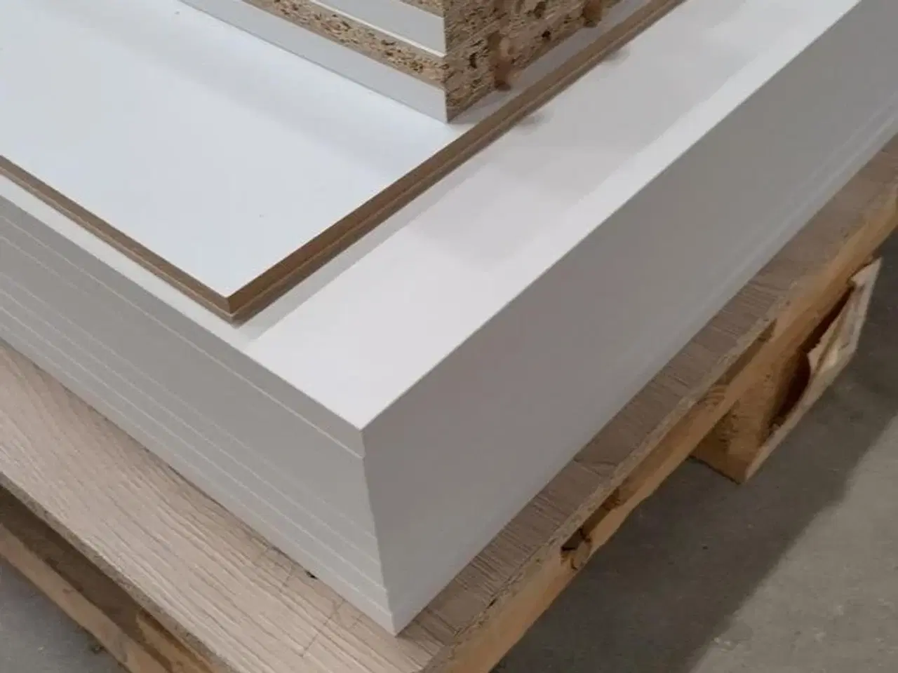 Billede 6 - 4 stk. usamlet underskabe H: 70,4 x B: 50 x D: 58,1 med 4 hylder