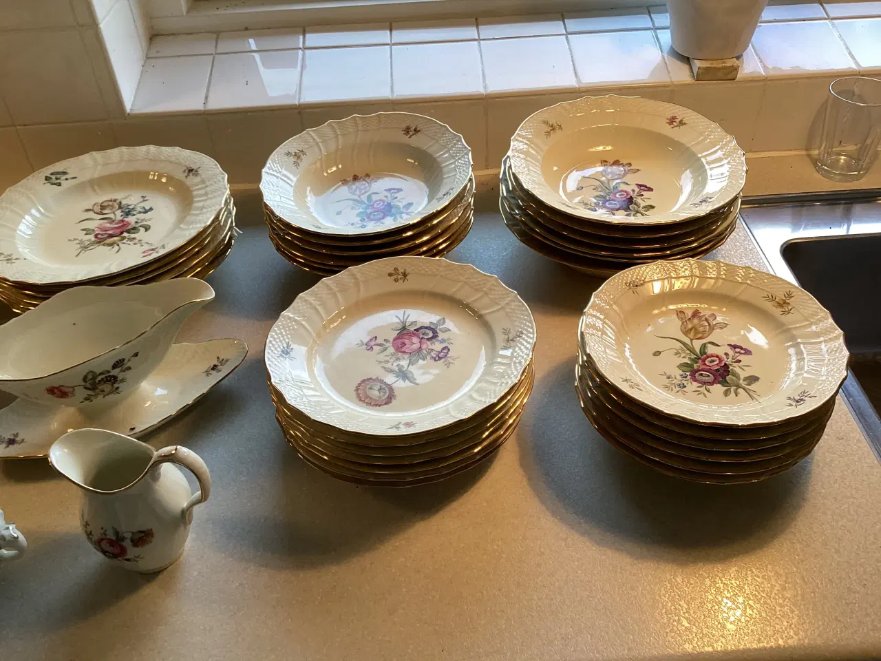 Billede 3 - Royal Copenhagen Frijsenborg kaffe OG spisestel
