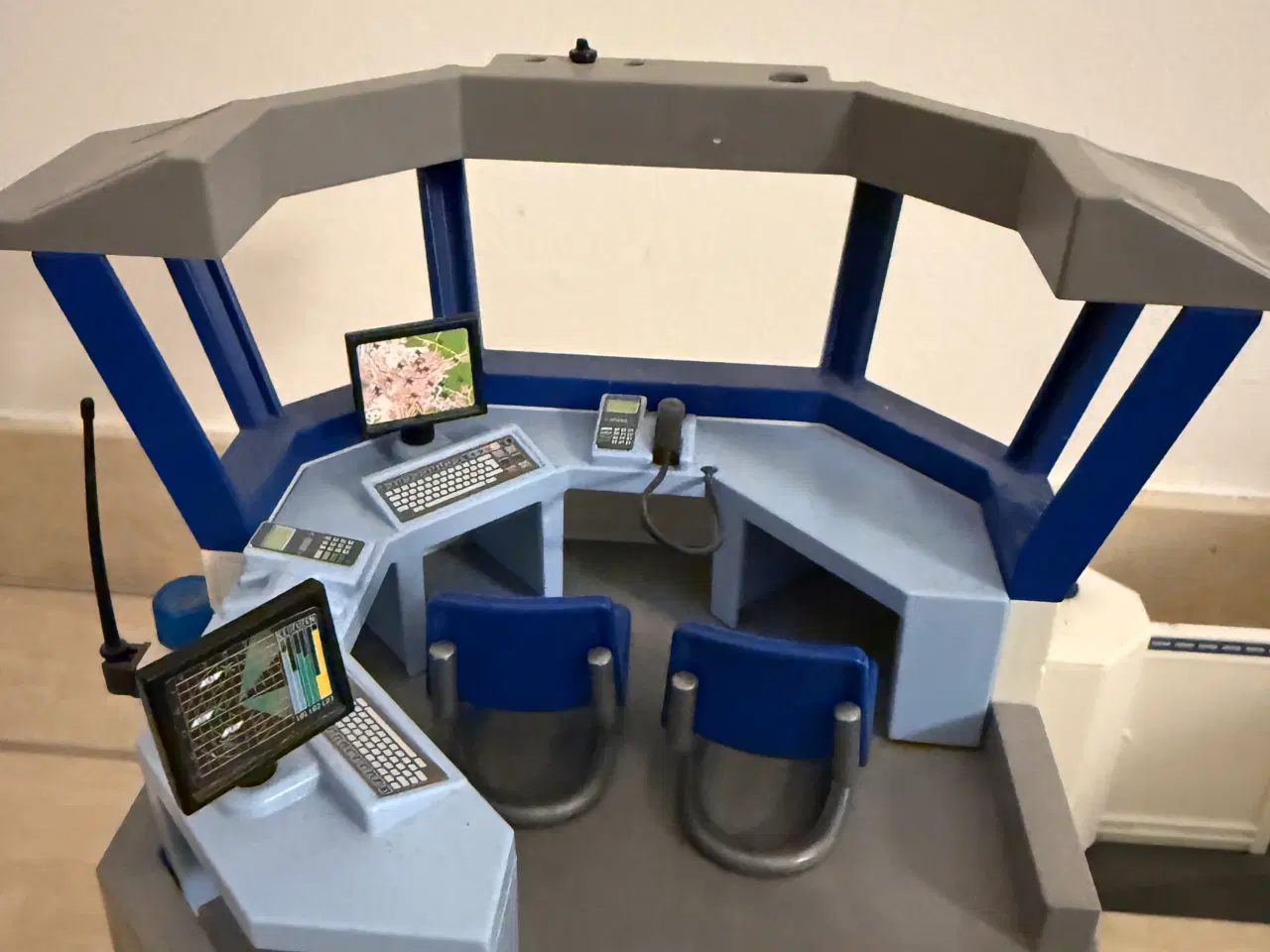 Billede 7 - Playmobil politistation med fængsel