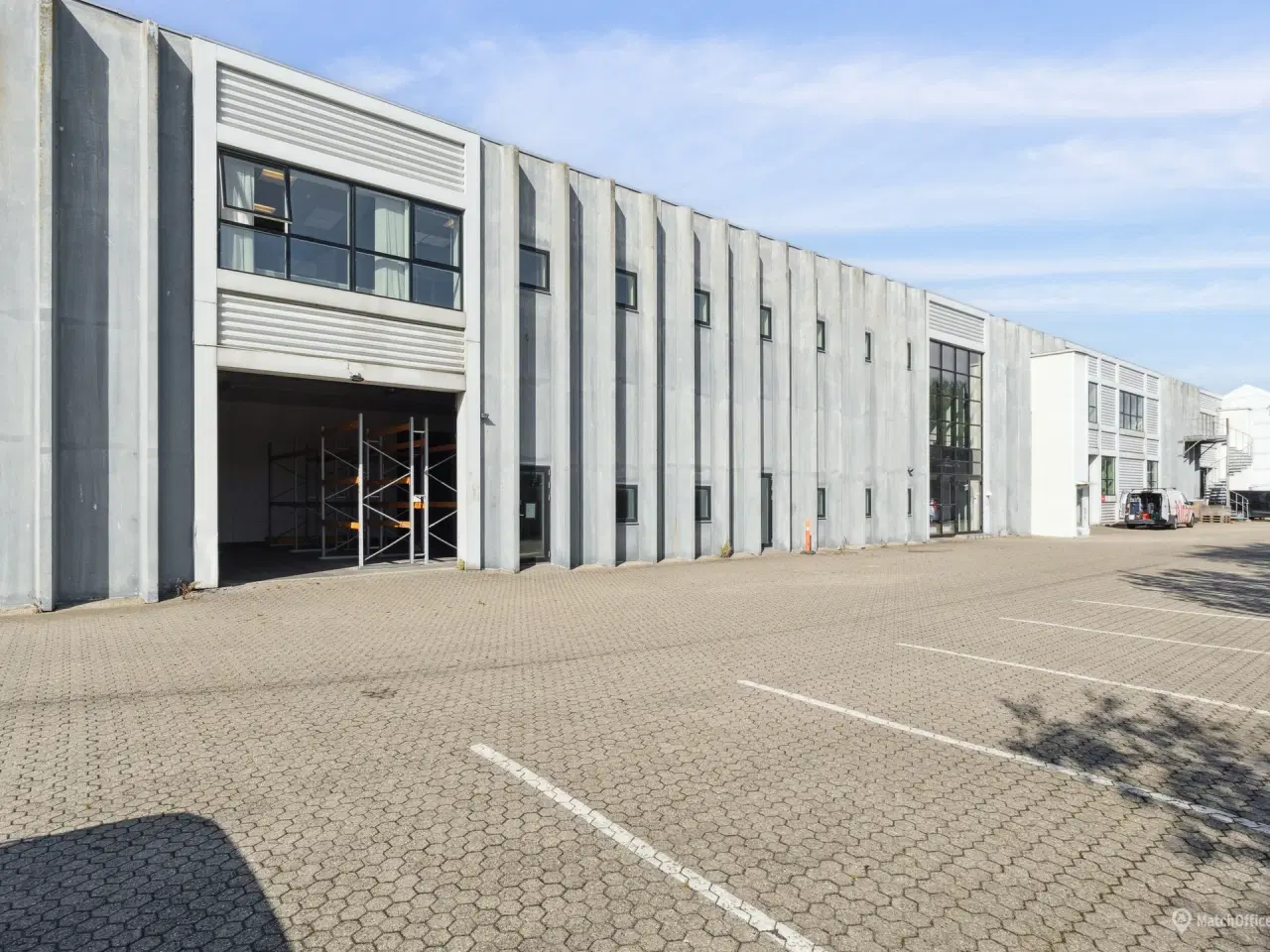Billede 1 - Stort lager m. port og kontor i stueplan på Avedøreholmen 84