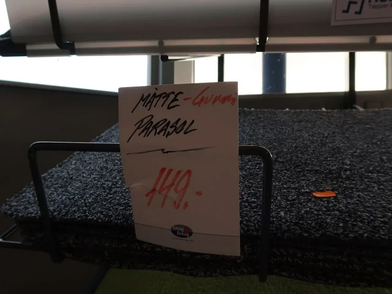 Billede 3 - Hylde med dørmåtter