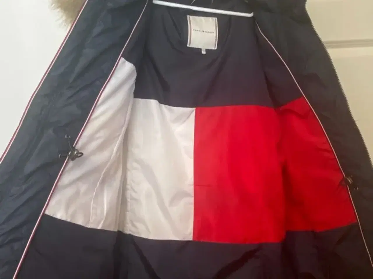 Billede 3 - Tommy Hilfiger dunjakke str. 176